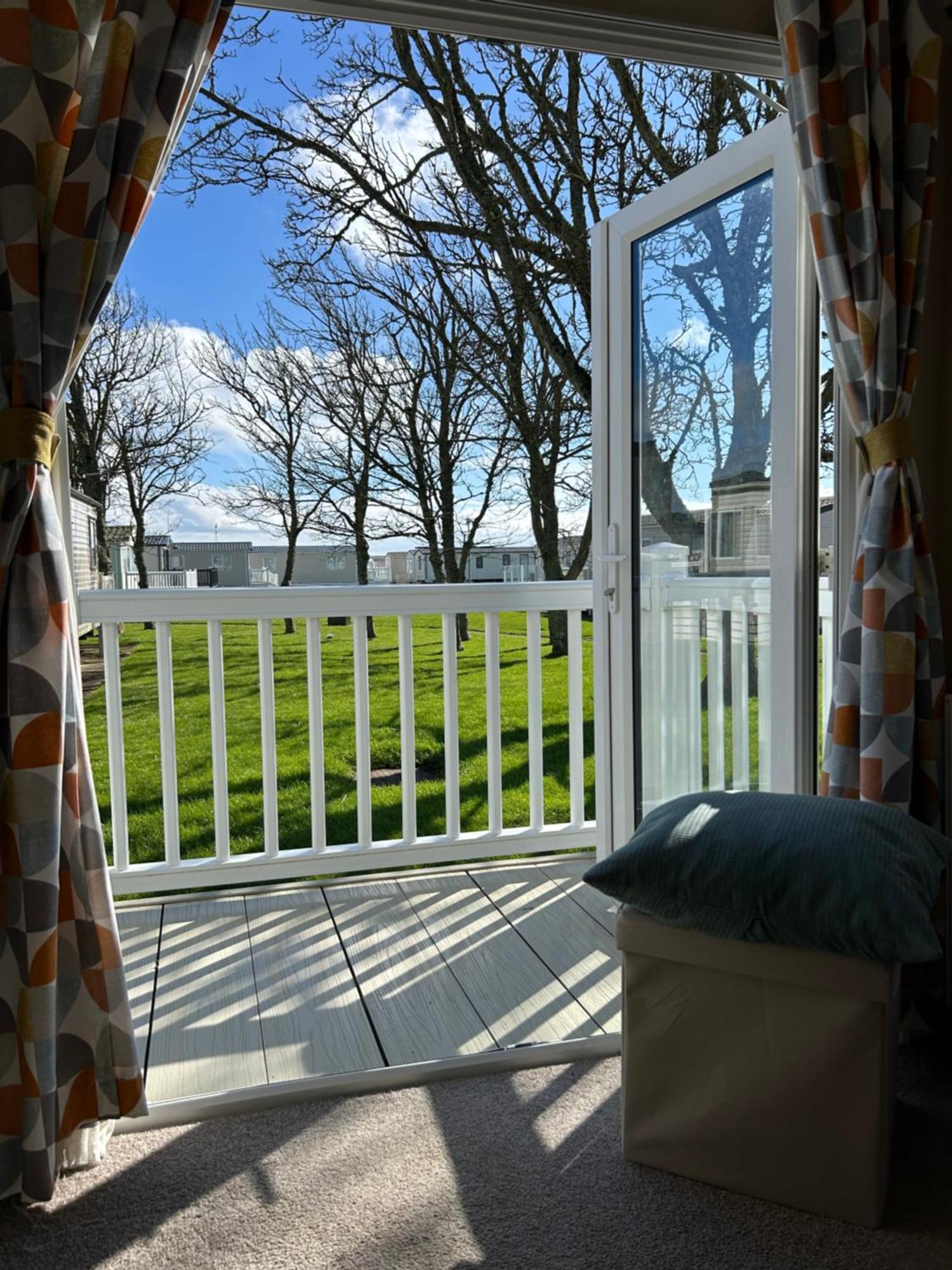 Bertie-By-The-Sea At Hoburne Naish Hotel Highcliffe Kültér fotó